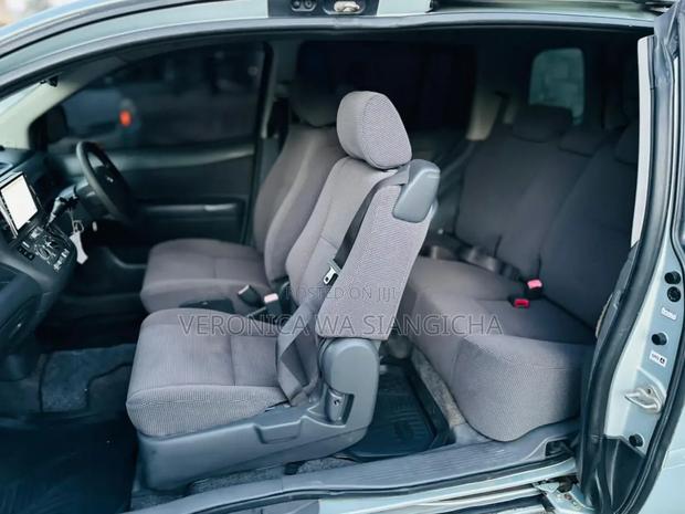 Toyota Raum 2003 Silver