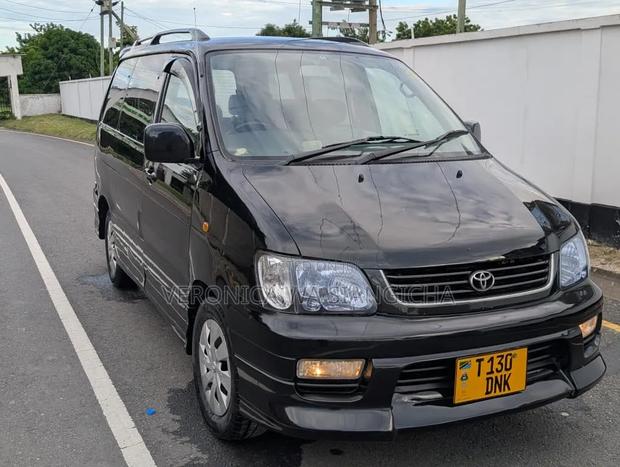 Toyota Noah 2001 Black