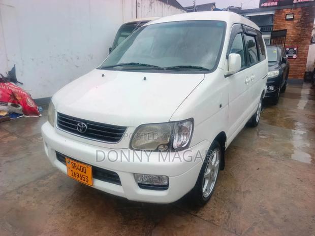 Toyota Noah 2001 White