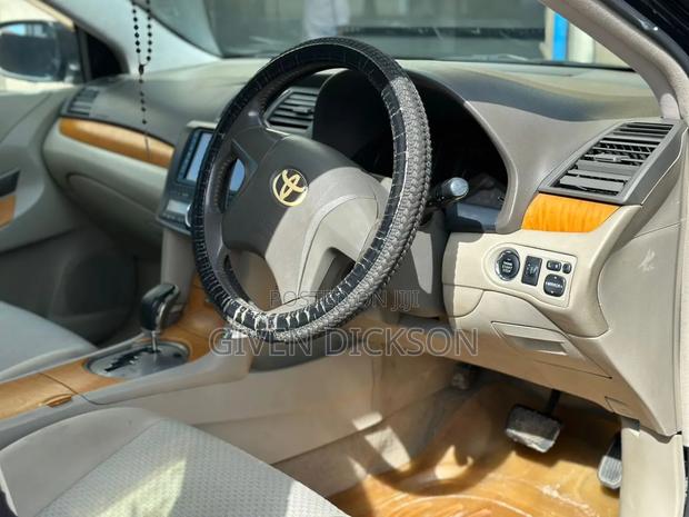 Toyota Premio 2012 Black