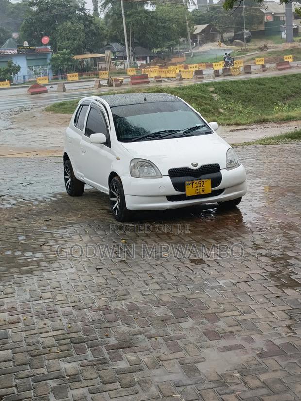 Toyota Vitz 2005 White