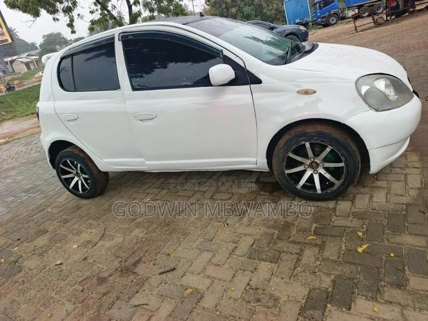 Toyota Vitz 2005 White
