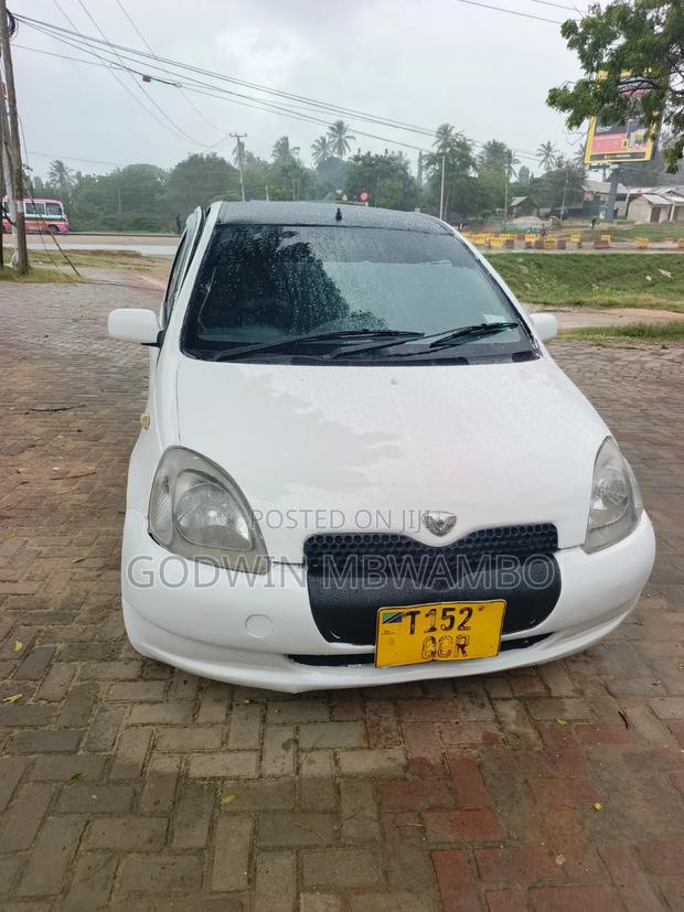 Toyota Vitz 2005 White