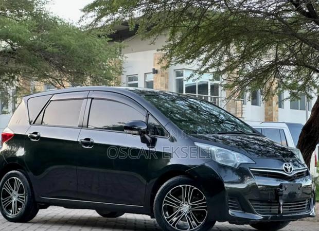 Toyota Ractis 2011 Black