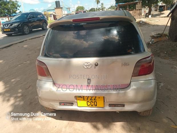 Toyota Vitz 2001 Beige