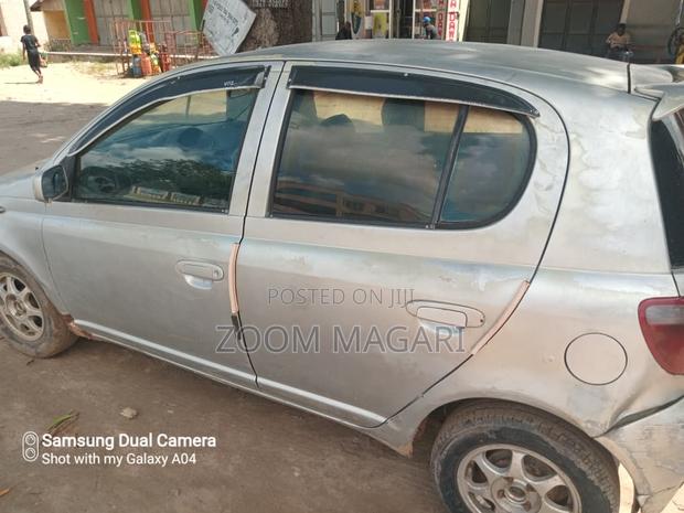 Toyota Vitz 2001 Beige