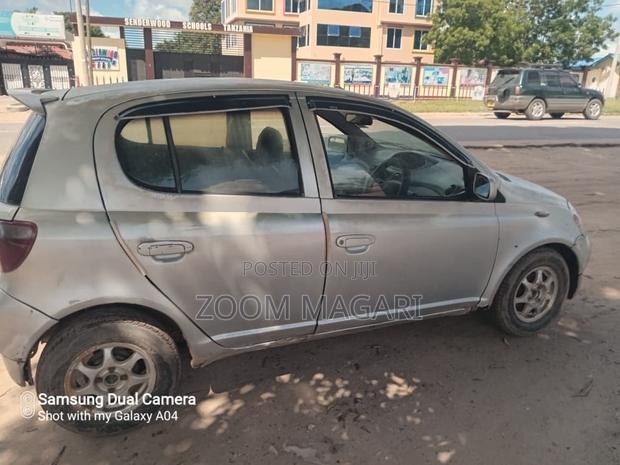 Toyota Vitz 2001 Beige