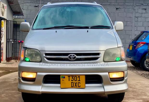 Toyota Noah 2005 Silver