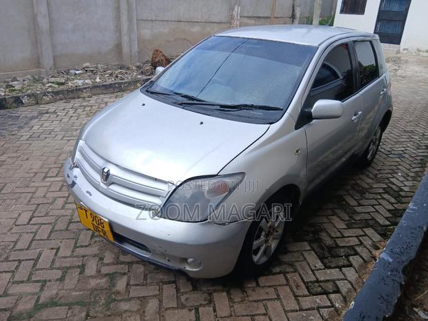 Toyota IST 2003 Silver