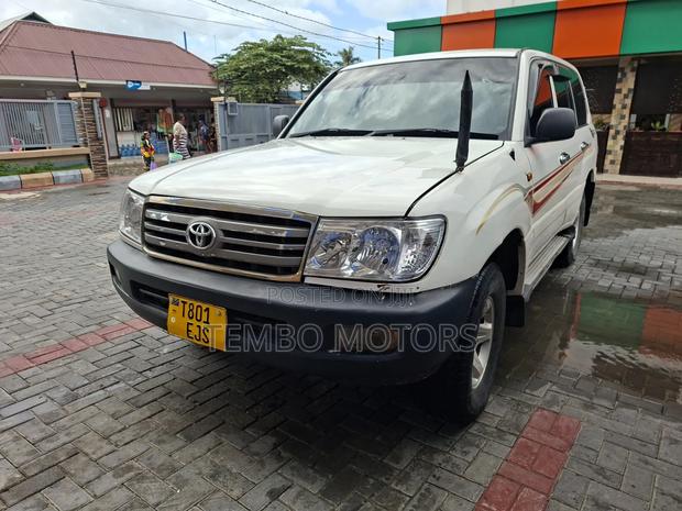 Toyota Land Cruiser 2002 White