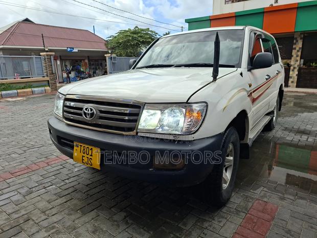 Toyota Land Cruiser 2002 White