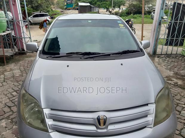 Toyota IST 2005 Silver