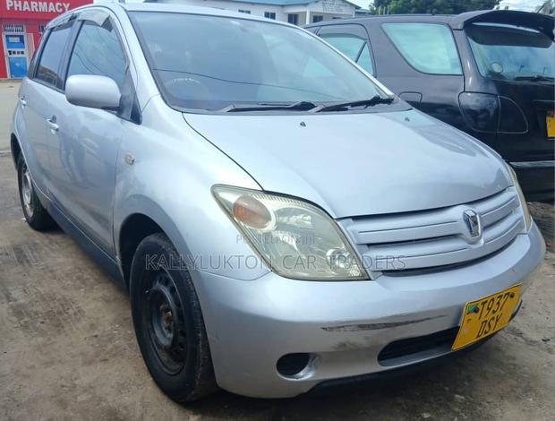 Toyota IST 2005 Silver