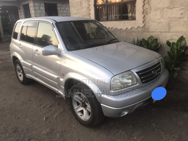 Suzuki Escudo 2004 Silver
