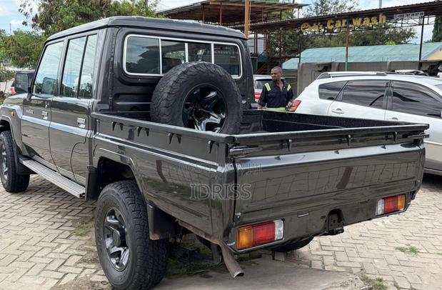 Toyota Land Cruiser 2022 Black