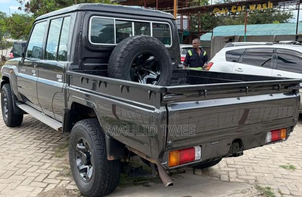 Toyota Land Cruiser 2022 Gray