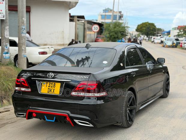 Toyota Crown Royale 2005 Black