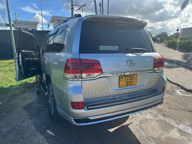 Toyota Land Cruiser 4.6 V8 ZX 2012 Silver