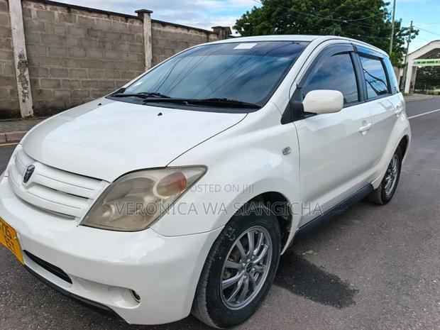 Toyota IST 2004 White