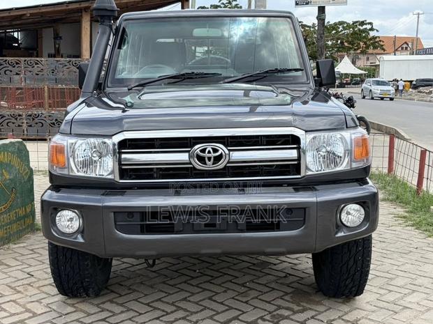 Toyota Land Cruiser 2022 Gray