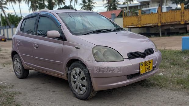 Toyota Vitz 2002 Pink