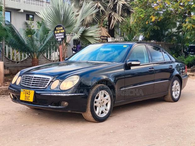 Mercedes-Benz E500 2005