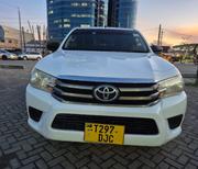 Toyota Hilux 2016 Pearl for sale