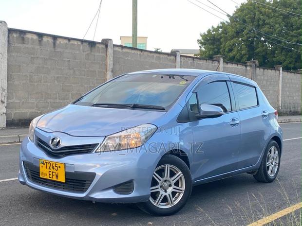 Toyota Vitz 2011 Blue