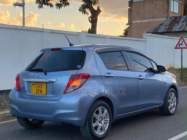 Toyota Vitz 2011 Blue