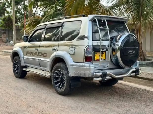 Toyota Land Cruiser Prado 2002 Silver