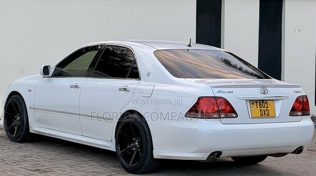 Toyota Crown 2006 White