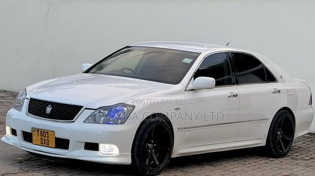 Toyota Crown 2006 White
