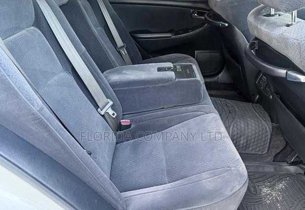 Toyota Crown 2006 White