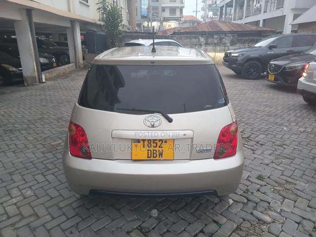 Toyota IST 2007 Gold