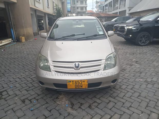 Toyota IST 2007 Gold