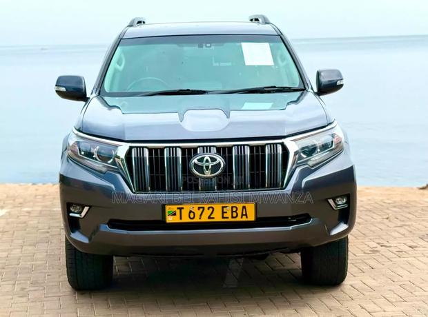 Toyota Land Cruiser Prado 2017 Black
