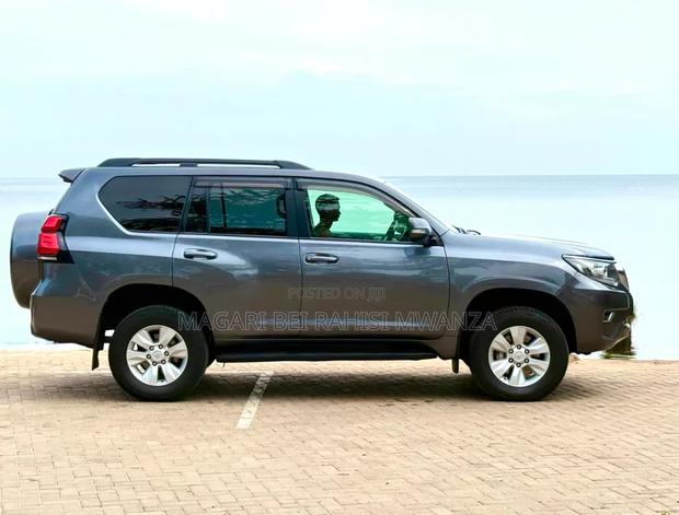Toyota Land Cruiser Prado 2017 Black