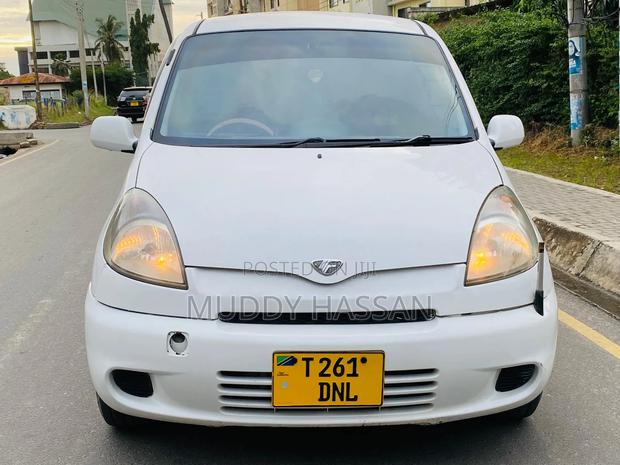 Toyota Fun Cargo 2004 White