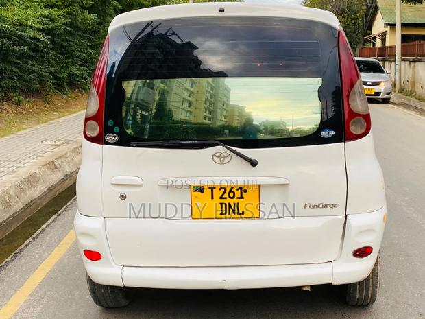 Toyota Fun Cargo 2004 White