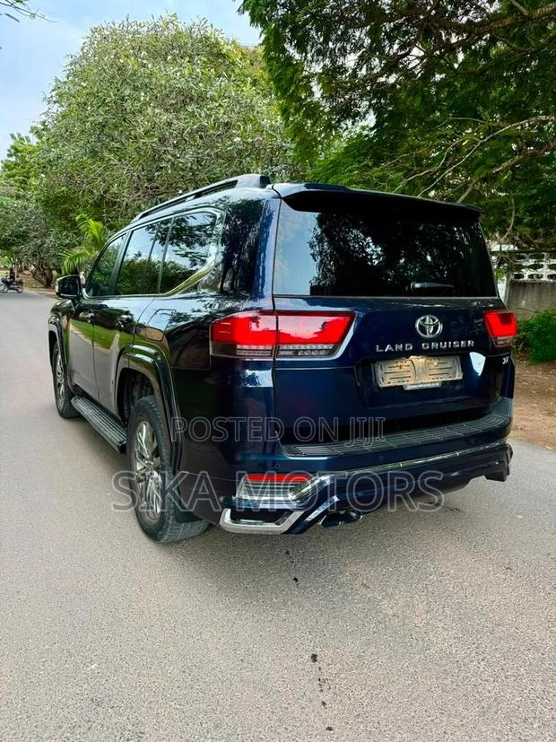 Toyota Land Cruiser 2023 Black
