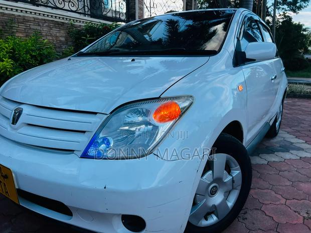 Toyota IST 2005 White