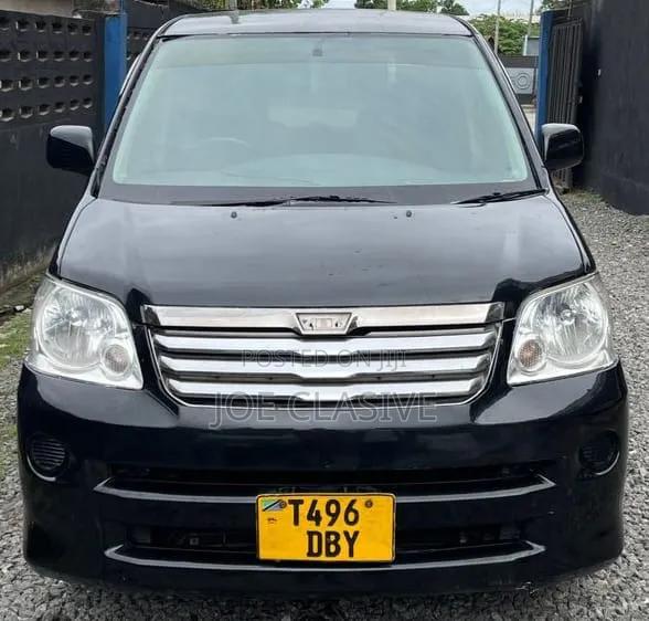 Toyota Noah 2.0 AWD (8 Seater) 2004 Black