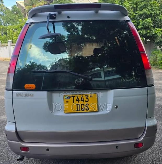 Toyota LiteAce Noah 2001 White