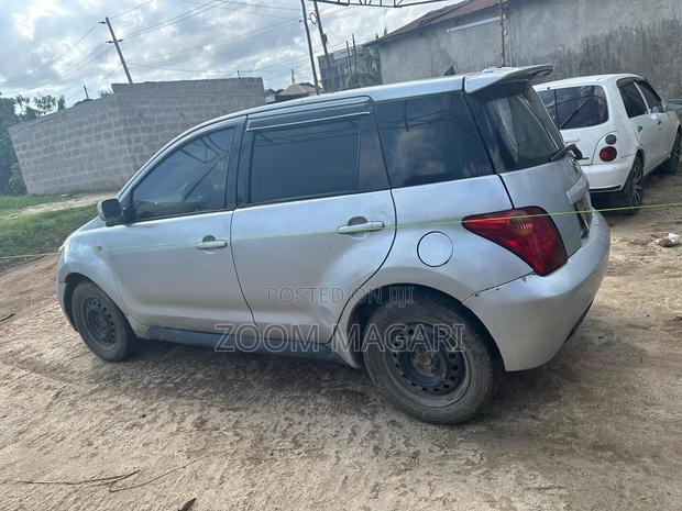 Toyota IST 2004 Silver