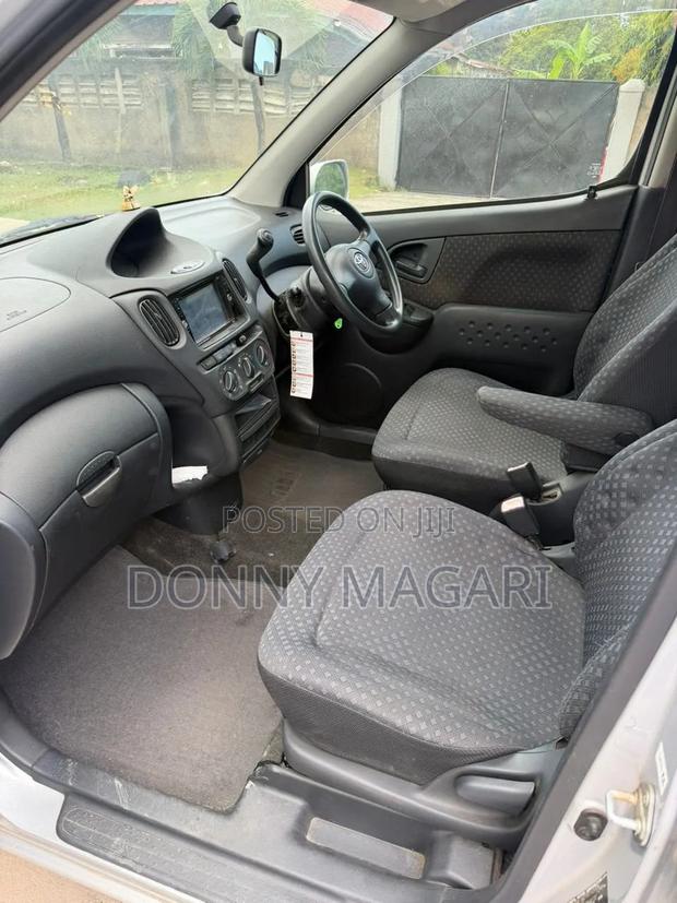 Toyota Fun Cargo 2006 Silver
