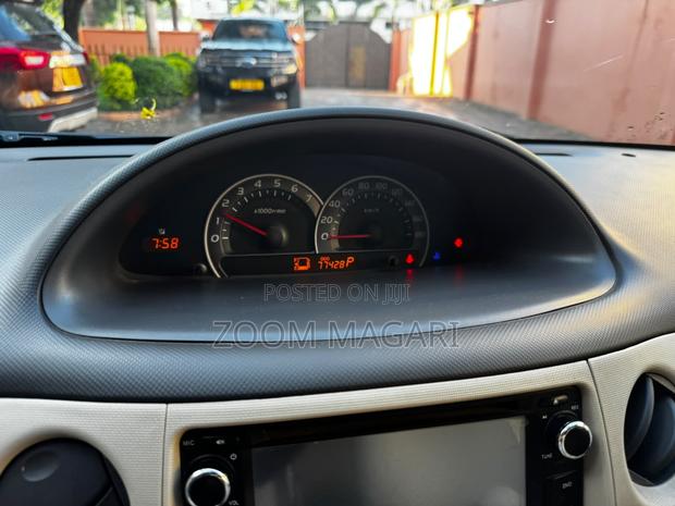 Toyota Sienta 2005 Red