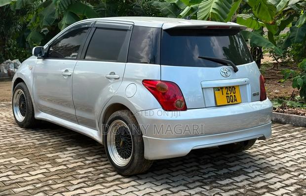 Toyota IST 2005 Silver