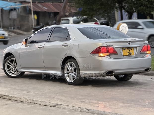 Toyota Crown 2009 Silver