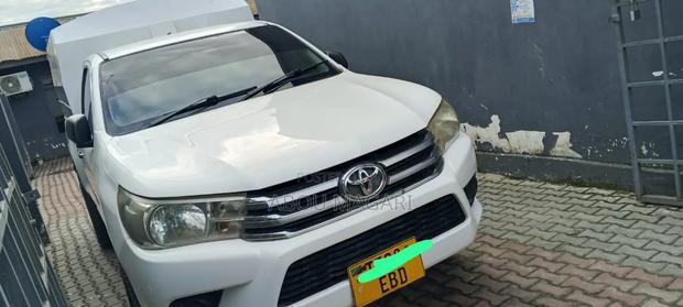 Toyota Hilux 2.5 D-4D 4X4 SRX 2009 White