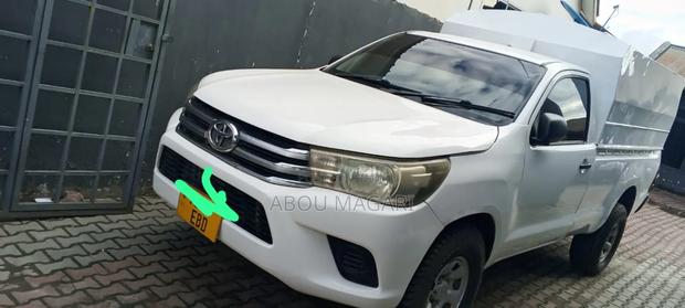Toyota Hilux 2.5 D-4D 4X4 SRX 2009 White
